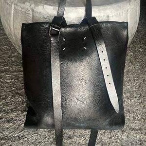 Maison Margiela
Black Logo-embossed Tote Bag